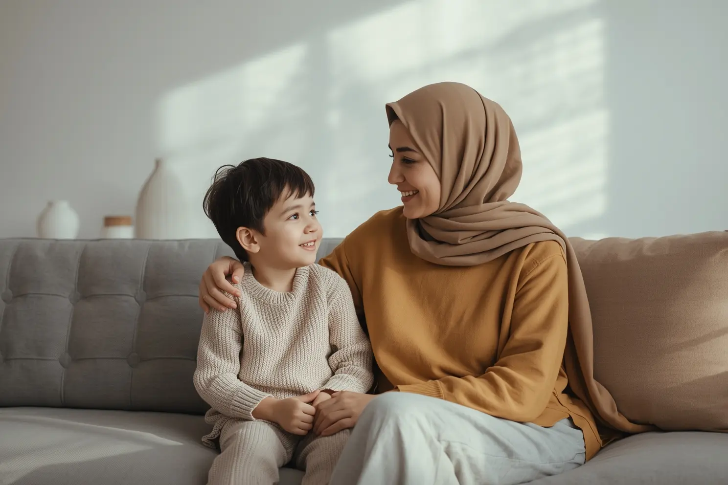 ربیت جنسی کودک - مادر در حال آموزش حریم شخصی به کودک